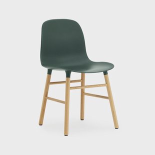 Normann Copenhagen Form Stoel green, eikenhouten poten