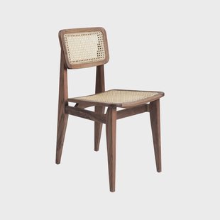 GUBI C-Chair stoel american walnut, rotan