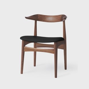 Warm Nordic Cow Horn Stoel leer zwart, walnoothouten onderstel