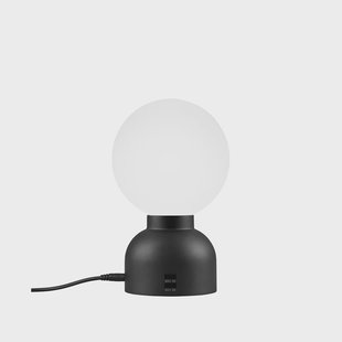 Ateljé Lyktan Pluggie tafellamp zwart, opaalglas