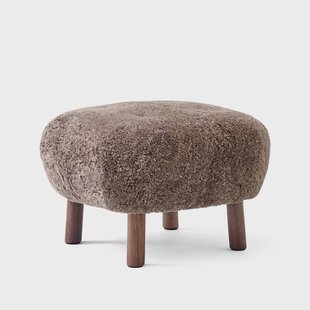&Tradition Little Petra ATD1 voetenbankje Schapenvacht Sahara-walnoothouten poten