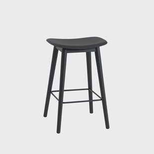 Muuto Fiber counter stool 65 cm black, zwarte poten