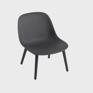 Muuto Fiber loungestoel wood base black, zwarte poten
