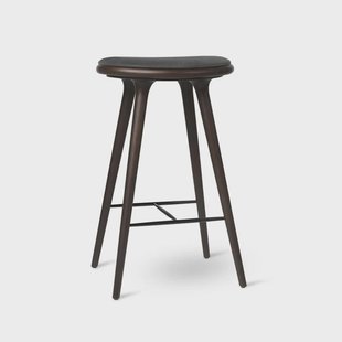 Mater Mater high stool barkruk laag 69 cm leer zwart, bruingebeitst eikenhouten onderstel
