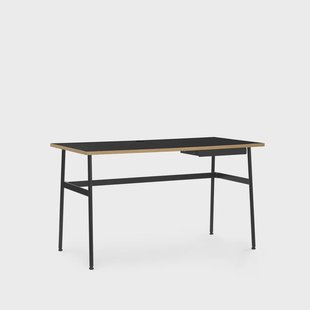 Normann Copenhagen Journal bureau zwart laminaat, zwarte stalen poten en lade