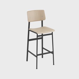 Muuto Loft barkruk oak, hoog, zwart stalen frame Muuto Loft barkruk oak, hoog, zwart stalen frame