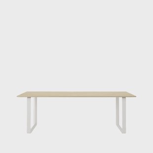 Muuto 70/70 eettafel 225x90 cm Solid oak-White
