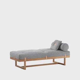 A2 Stay daybed stof grijs, frame in geolied eikenhout