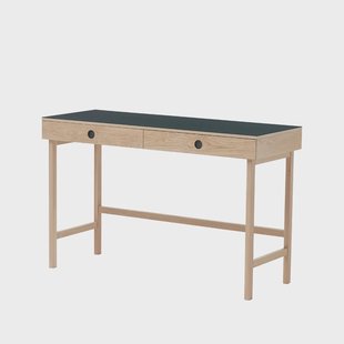 A2 Mind bureau zwart linoleum, lades en poten in witgeolied eikenhout