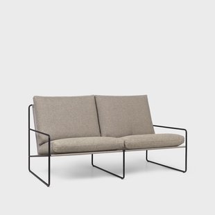 Ferm Living Desert 2-zits bank stof dark sand, zwart frame
