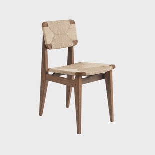 GUBI C-Chair stoel american walnut, natuurkleurige gevlochten zitting&rugleuning