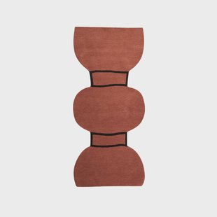 Kateha Silhouette figure vloerkleed dusty red, 110x240 cm Kateha Silhouette figure vloerkleed dusty red, 110x240 cm
