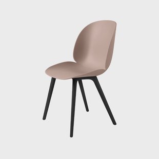 GUBI Beetle Plastic stoel sweet pink, zwarte poten