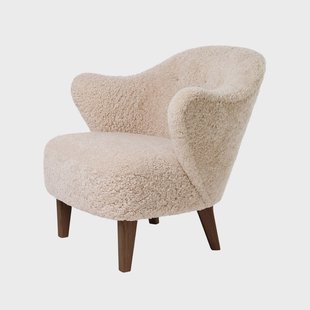 Audo Copenhagen Ingeborg fauteuil Schapenvacht moonlight-poten gerookt eikenhout
