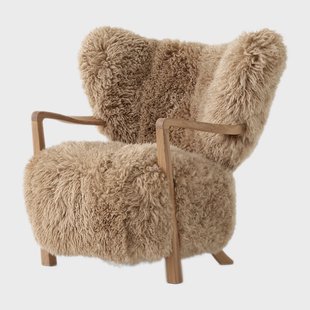 &Tradition Wulff Lounge Chair ATD2 fauteuil Geolied eikenhout-Sheepskin honey