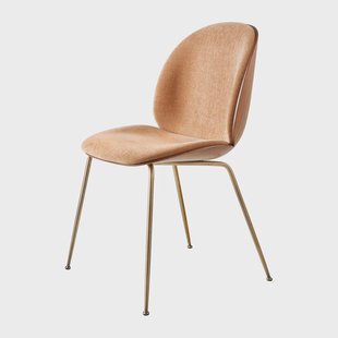 GUBI Beetle aan de voorkant beklede stoel walnoot Antiek messing-Belsuede 132