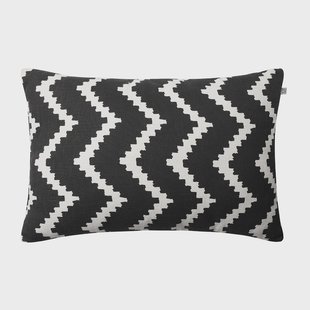 Chhatwal & Jonsson Ikat Sema kussen Black-off white