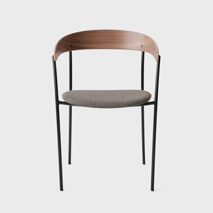 New Works Missing stoel met armleuningen Walnoot-Molly 2 170