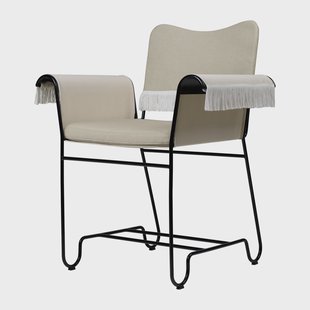 GUBI Tropique stoel met armleuningen en franjes Black-Leslie 12