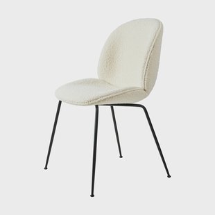 GUBI Beetle dining chair fully upholstered conic base Karakorum 001-zwart onderstel