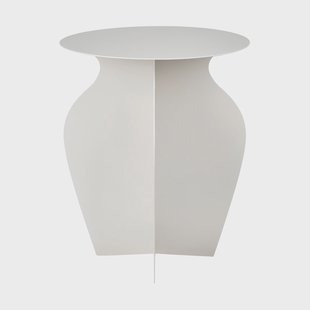 Broste Copenhagen Urna bijzettafel Ø35x45 cm Rainy day grey Broste Copenhagen Urna bijzettafel Ø35x45 cm Rainy day grey