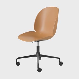 GUBI Beetle Meeting Chair bureaustoel Amber brown-black