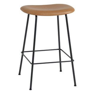 Muuto Fiber Tube Gestoffeerde Barkruk 65cm Cognac Leer Muuto Fiber Tube Gestoffeerde Barkruk 65cm Cognac Leer