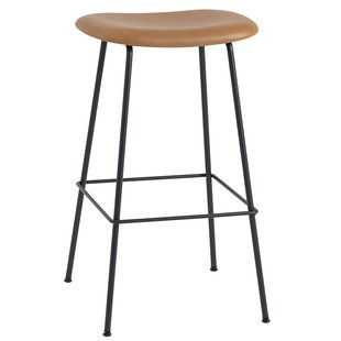 Muuto Fiber Tube Gestof. Barkruk 75cm Cognac Leer Zwart Onderstel Muuto Fiber Tube Gestof. Barkruk 75cm Cognac Leer Zwart Onderstel