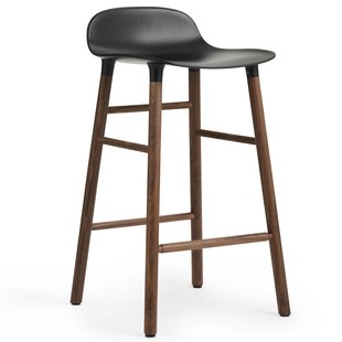 Normann Copenhagen Form Barstool Barkruk 65cm Met Walnoten Onderstel Zwart