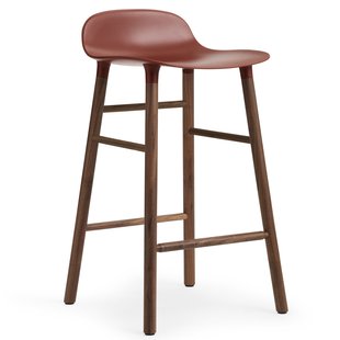 Normann Copenhagen Form Barstool Barkruk 65cm Met Walnoten Onderstel Rood