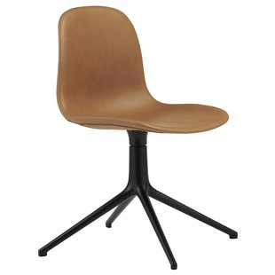 Normann Copenhagen Form Swivel Stoel Gestoffeerd Zwart Ultra Leder Brandy