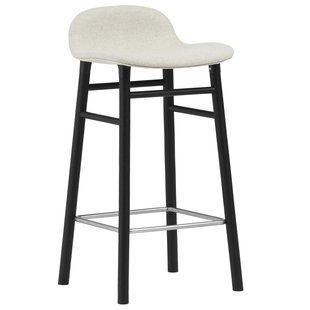 Normann Copenhagen Form Barkruk 65 Gestoffeerd Zwart Eiken Main Line Flax White Normann Copenhagen Form Barkruk 65 Gestoffeerd Zwart Eiken Main Line Flax White