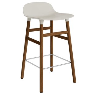 Normann Copenhagen Form Barstool Barkruk 65cm Met Walnoten Onderstel Lichtgrijs Normann Copenhagen Form Barstool Barkruk 65cm Met Walnoten Onderstel Lichtgrijs