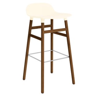 Normann Copenhagen Form Barstool Barkruk 75cm Met Walnoten Onderstel Creme