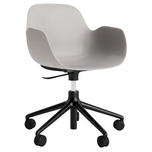 Normann Copenhagen Form Armchair Bureaustoel Met Zwart Onderstel Licht Grijs