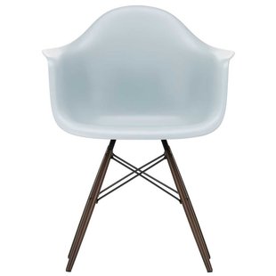 Vitra Eames DAW Stoel Donker Esdoorn Onderstel Ice Grey