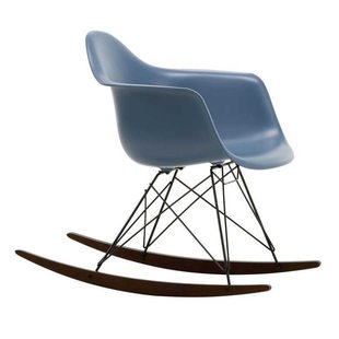 Vitra Eames RAR Schommelstoel Esdoorn Donker Onderstel Sea Blue