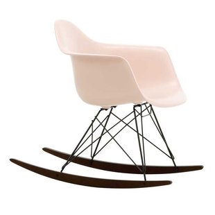 Vitra Eames RAR Schommelstoel Esdoorn Donker Onderstel Pale Rose