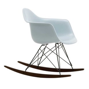 Vitra Eames RAR Schommelstoel Esdoorn Donker Onderstel Ice Grey