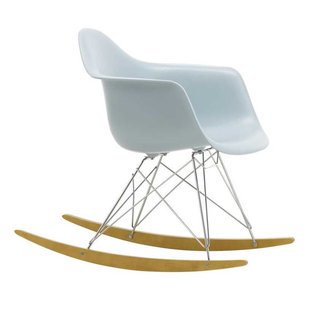 Vitra Eames RAR Schommelstoel Esdoorn Chroom Ice Grey Vitra Eames RAR Schommelstoel Esdoorn Chroom Ice Grey