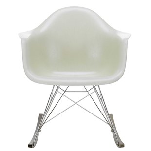 Vitra Eames RAR Fiberglass Schommelstoel Esdoorn Donker Parchment