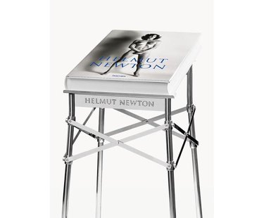 Fotoboek Helmut Newton - Baby Sumo met boekenstandaard
