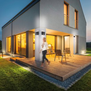 JUST LIGHT. GmbH JUST LIGHT. Buitenwandlamp Amin, oplaadbare batterij zwart aluminium