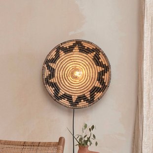 Good & Mojo Good &amp; Mojo wandlamp Andros, zwart/naturel, stekker, Ø 45cm