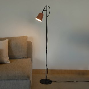 FARO BARCELONA Studio vloerlamp, roze/zwart, staal, hoogte 132,5 cm