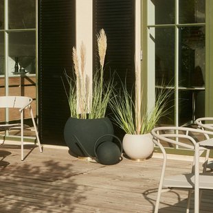 AYTM Globe bloempot, Ø 60 cm, zwart, aluminium, staal