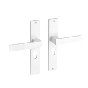 Mooi Deurbeslag Witte deurklink Lusso geveerd op schild cilindergat 55mm