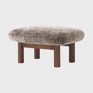 Audo Copenhagen Brasilia voetenbankje Dark oak-Sahara sheepskin curly