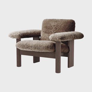 Audo Copenhagen Brasilia fauteuil low back Dark oak-Sahara sheepskin curly