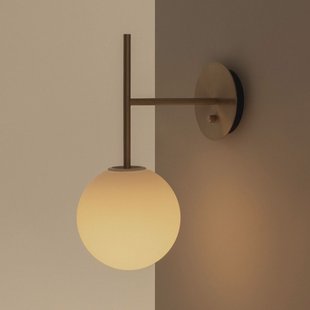 Audo Copenhagen Audo wandlamp TR Bulb Suspended messingkleurig, glas, dimbaar